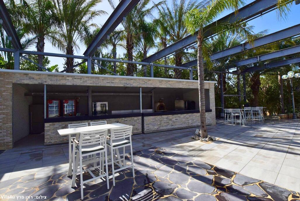 רוקה וייב מרכז  16  נופש - וי פור ויקיישן - V for Vacation