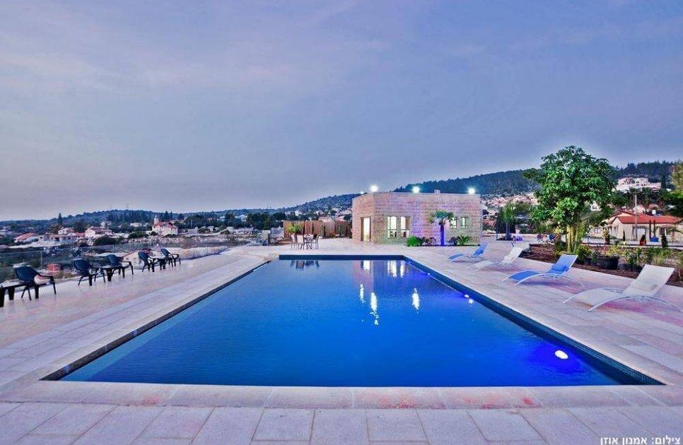 אחוזת דניאל מרכז  8  נופש - וי פור ויקיישן - V for Vacation