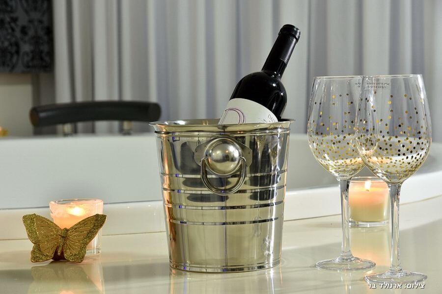 סוויטות כחול לבן ובקתות אגם צפון  11  נופש - וי פור ויקיישן - V for Vacation