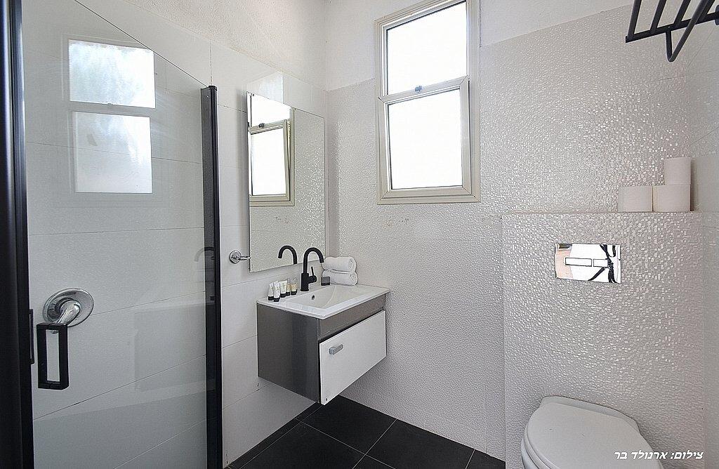 הוילה באחוזה צפון  12  נופש - וי פור ויקיישן - V for Vacation