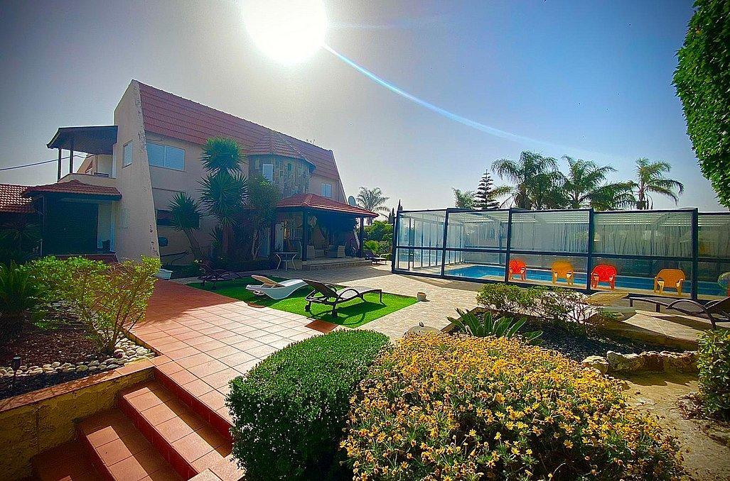 אחוזת אלונים ירכא צפון  6  נופש - וי פור ויקיישן - V for Vacation