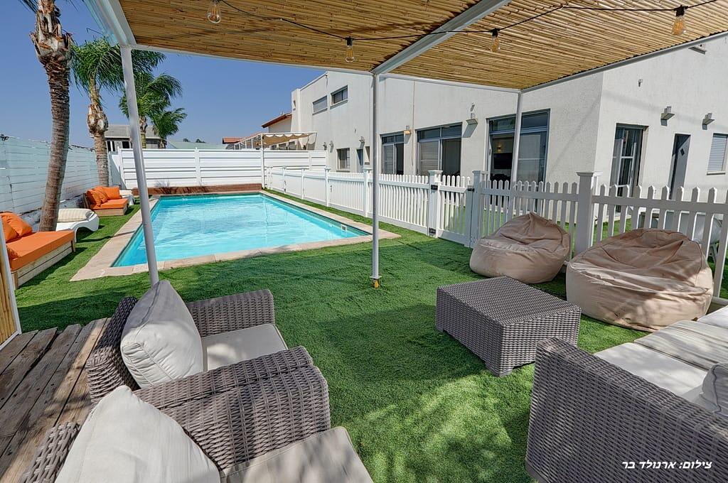 וילה דקל כחול צפון  4  נופש - וי פור ויקיישן - V for Vacation