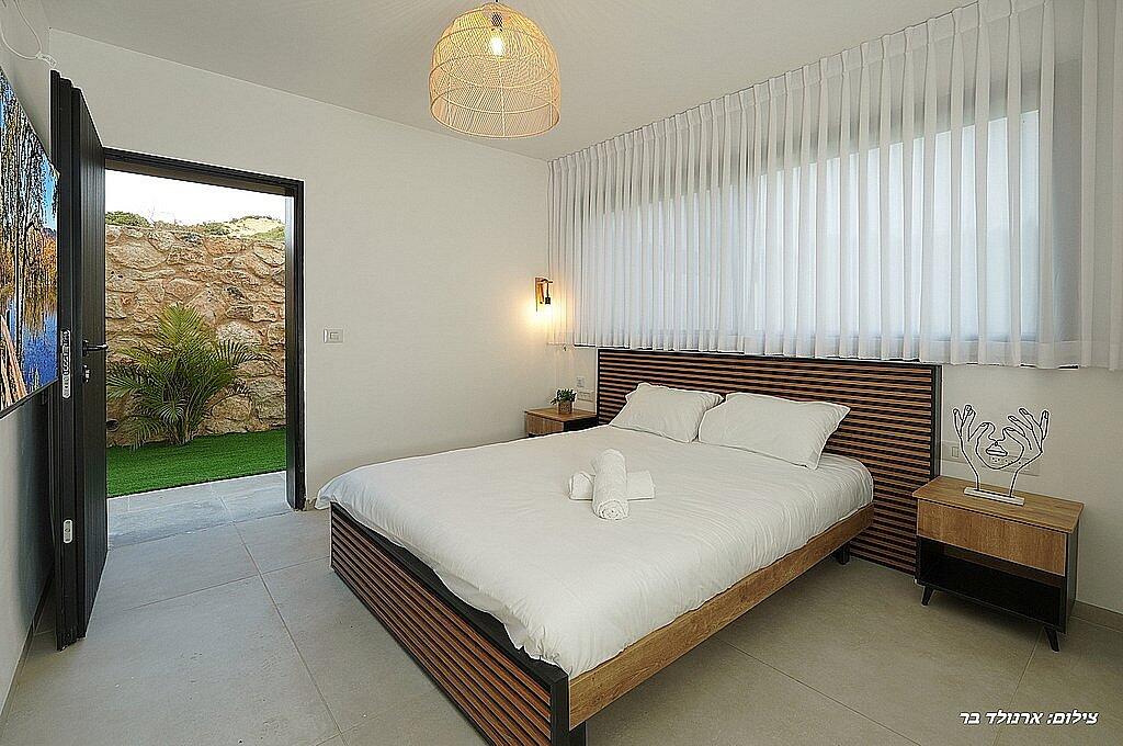 וילה הלליה צפון  28  נופש - וי פור ויקיישן - V for Vacation