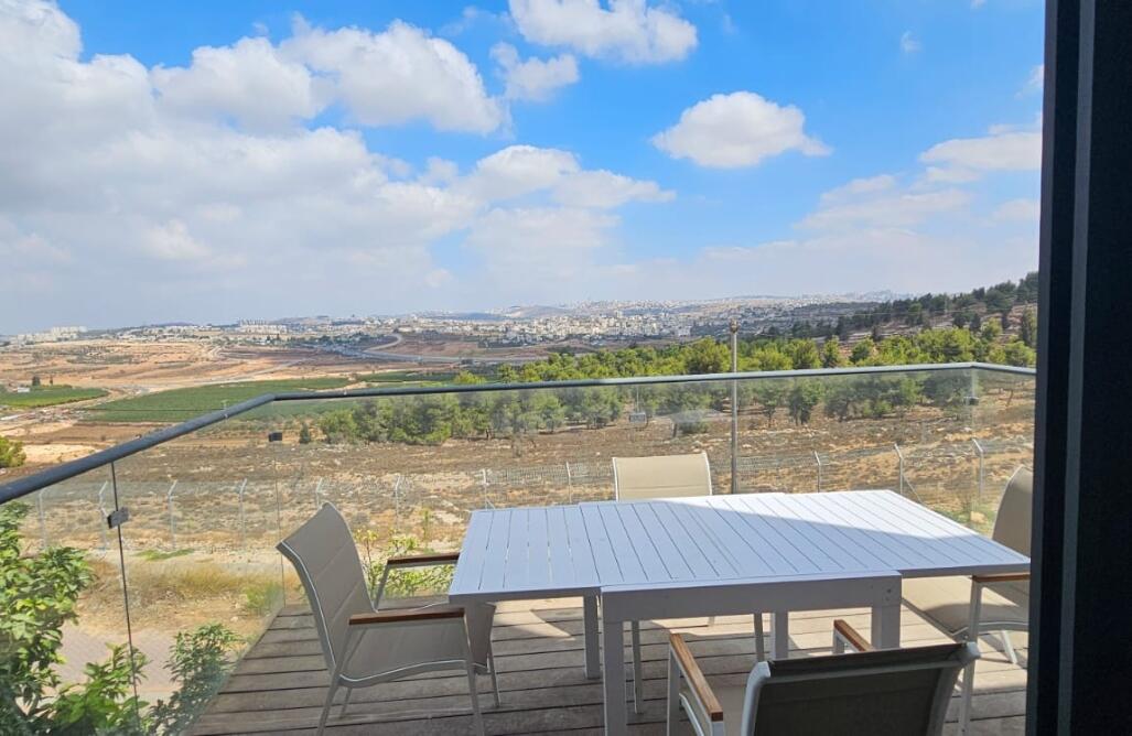 וילה נווה שמואל אינדיגו מרכז  2  נופש - וי פור ויקיישן - V for Vacation