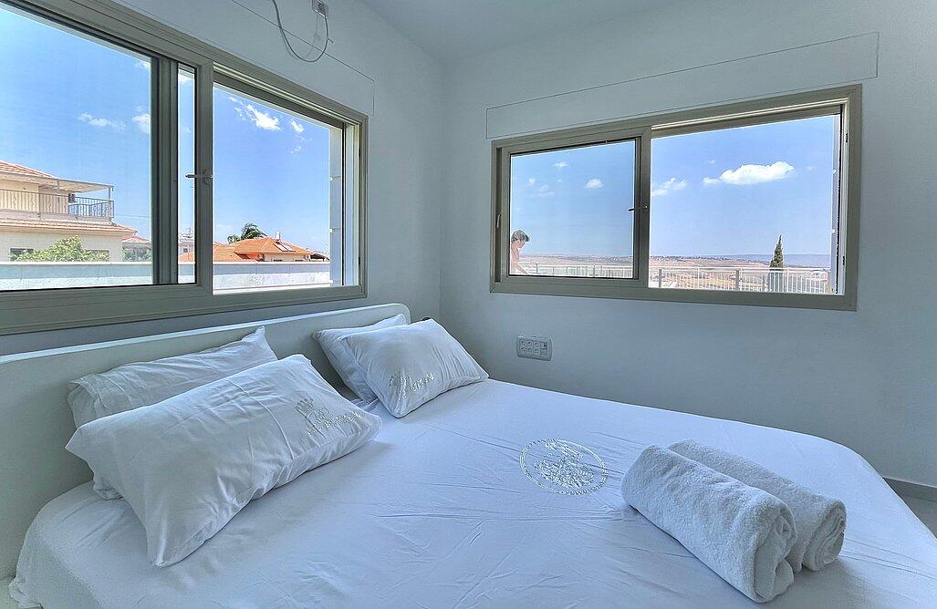 וילה לבנה יבנאל צפון  24  נופש - וי פור ויקיישן - V for Vacation