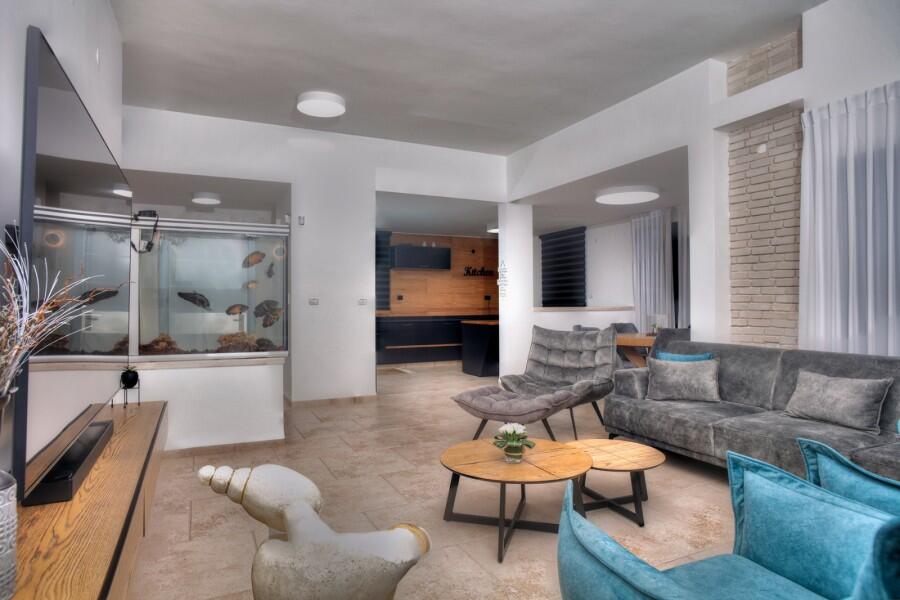 וילת יוקרה אחוזת נשרים צפון  3  נופש - וי פור ויקיישן - V for Vacation