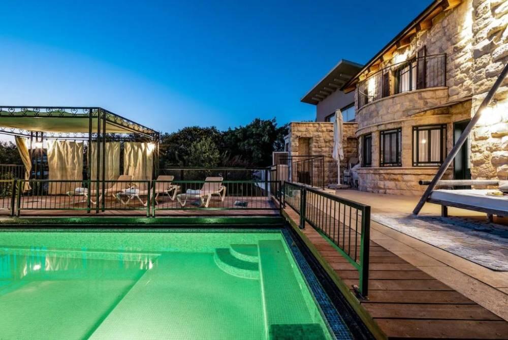 אחוזת בלו ביי נתניה - Blue Bay Mansion מרכז  29  נופש - וי פור ויקיישן - V for Vacation