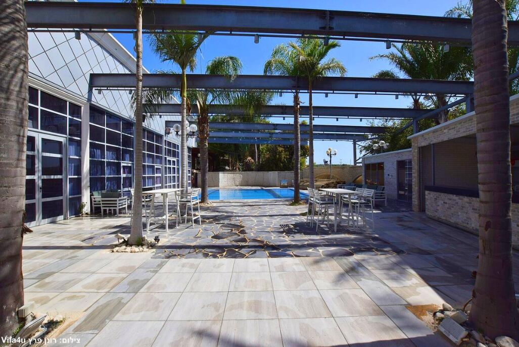 רוקה וייב מרכז  18  נופש - וי פור ויקיישן - V for Vacation