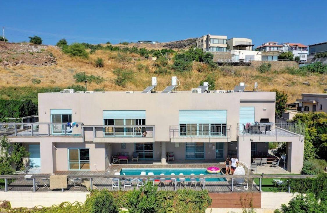 וילה בלו ביי צפון  2  נופש - וי פור ויקיישן - V for Vacation