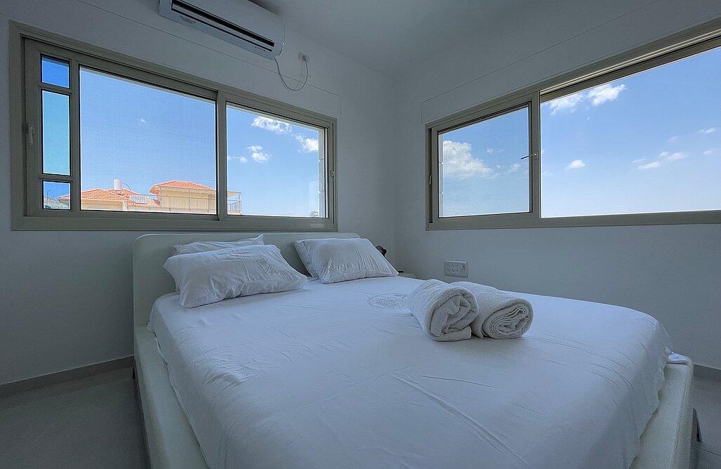 וילה לבנה יבנאל צפון  4  נופש - וי פור ויקיישן - V for Vacation