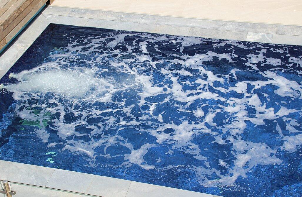 וילה לבנה יבנאל צפון  17  נופש - וי פור ויקיישן - V for Vacation