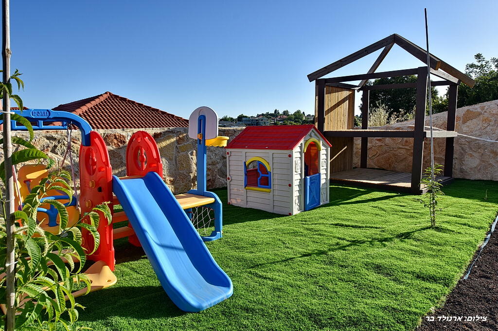 אחוזת ערמונים צפון  28  נופש - וי פור ויקיישן - V for Vacation