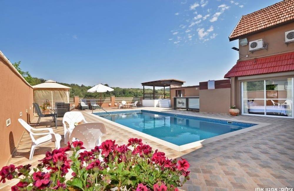 הולידיי פול צפון  11  נופש - וי פור ויקיישן - V for Vacation