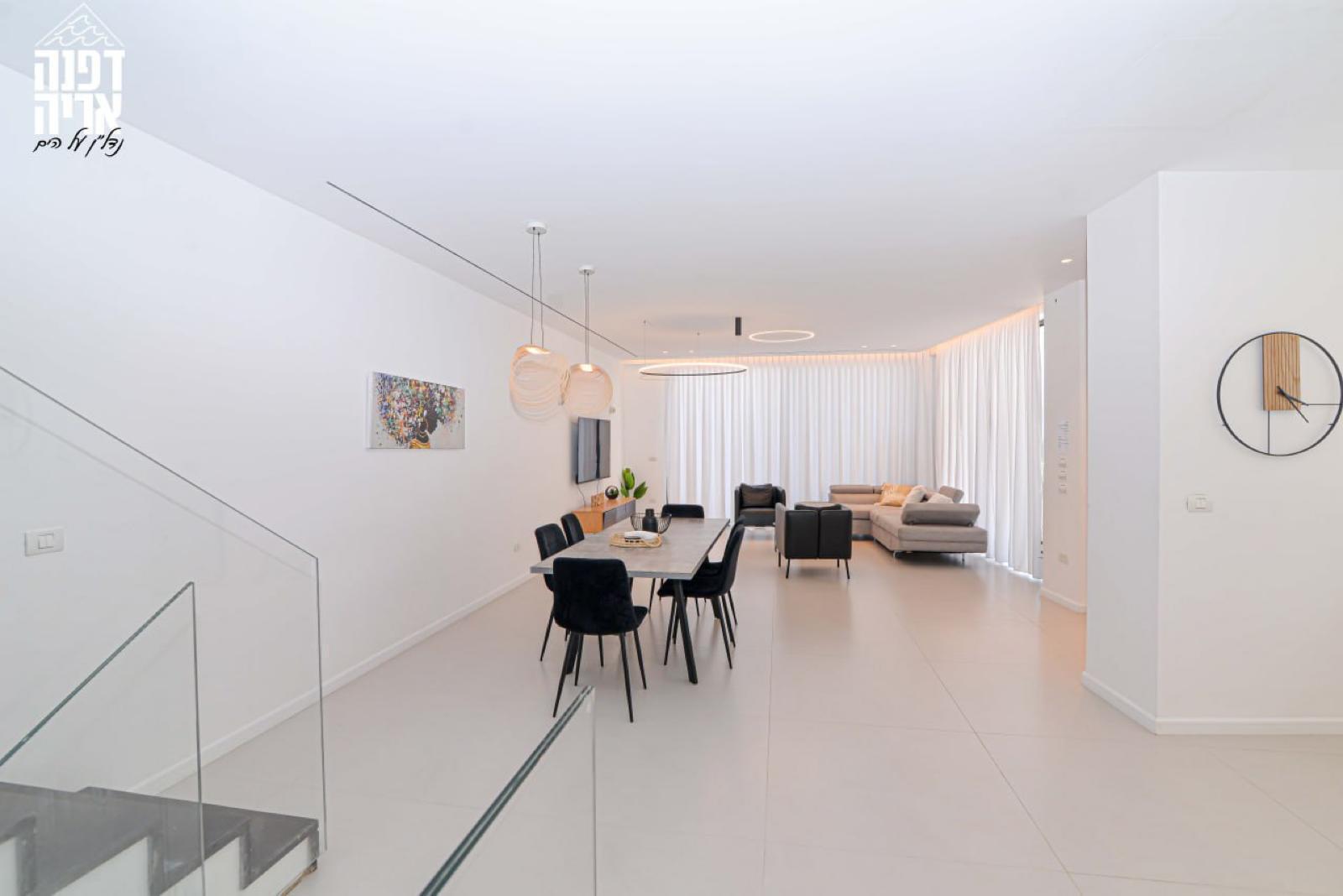 סי בלקוני מרכז  18  נופש - וי פור ויקיישן - V for Vacation