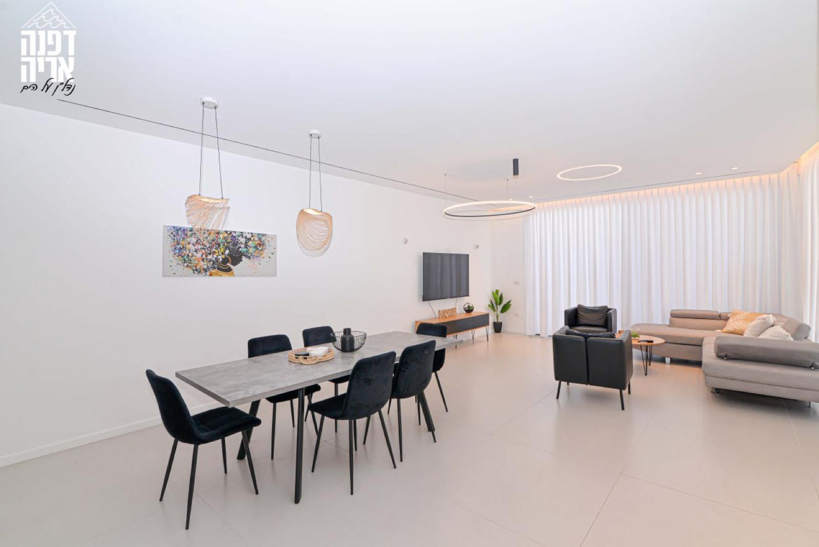 סי בלקוני מרכז  4  נופש - וי פור ויקיישן - V for Vacation