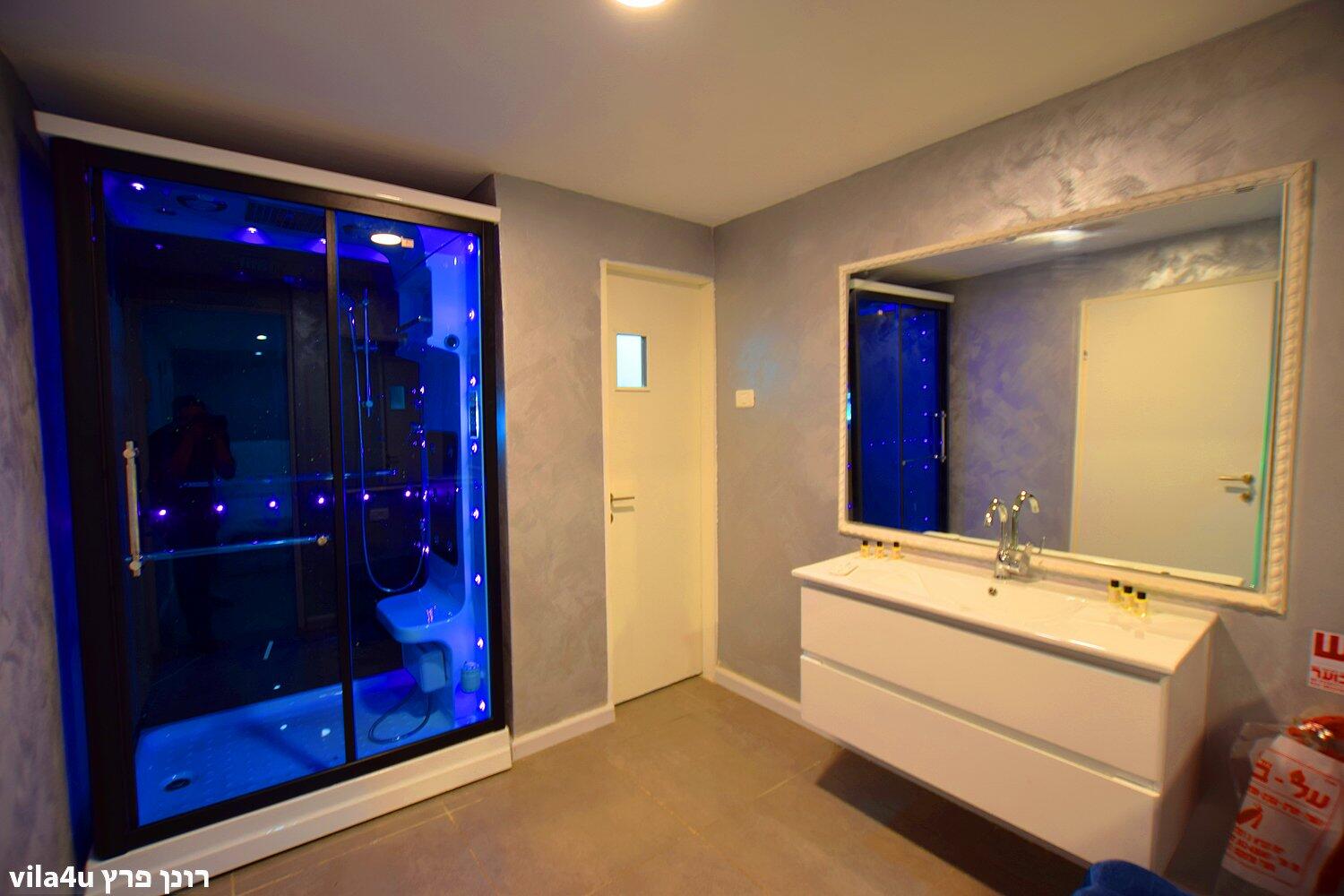 לופט פארטי טיים מרכז  22  לופט 4 יו