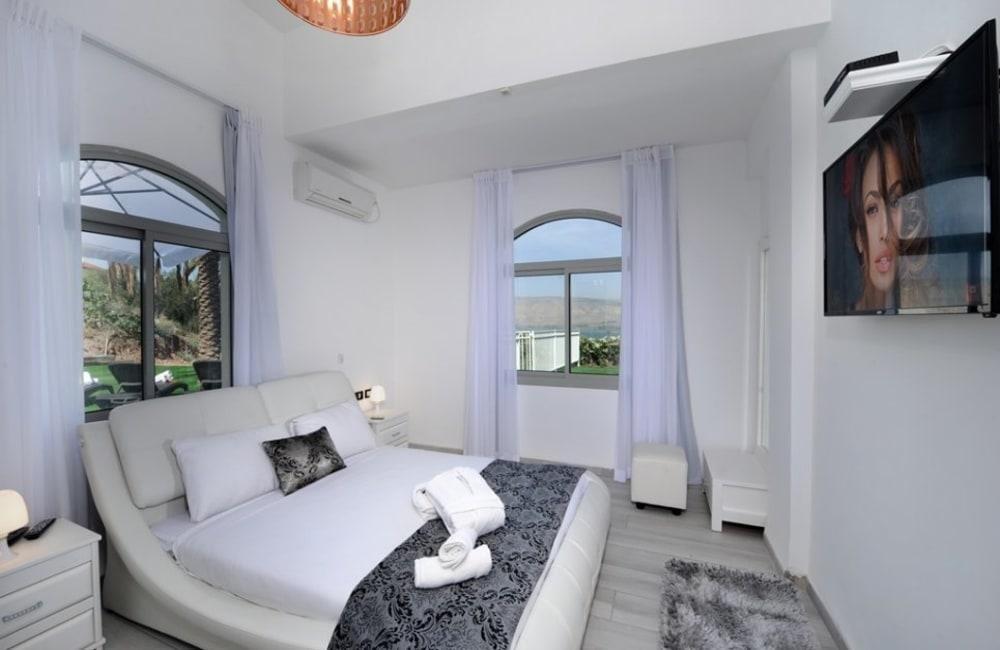 יהלי סוויטות אירוח צפון  13  נופש - וי פור ויקיישן - V for Vacation