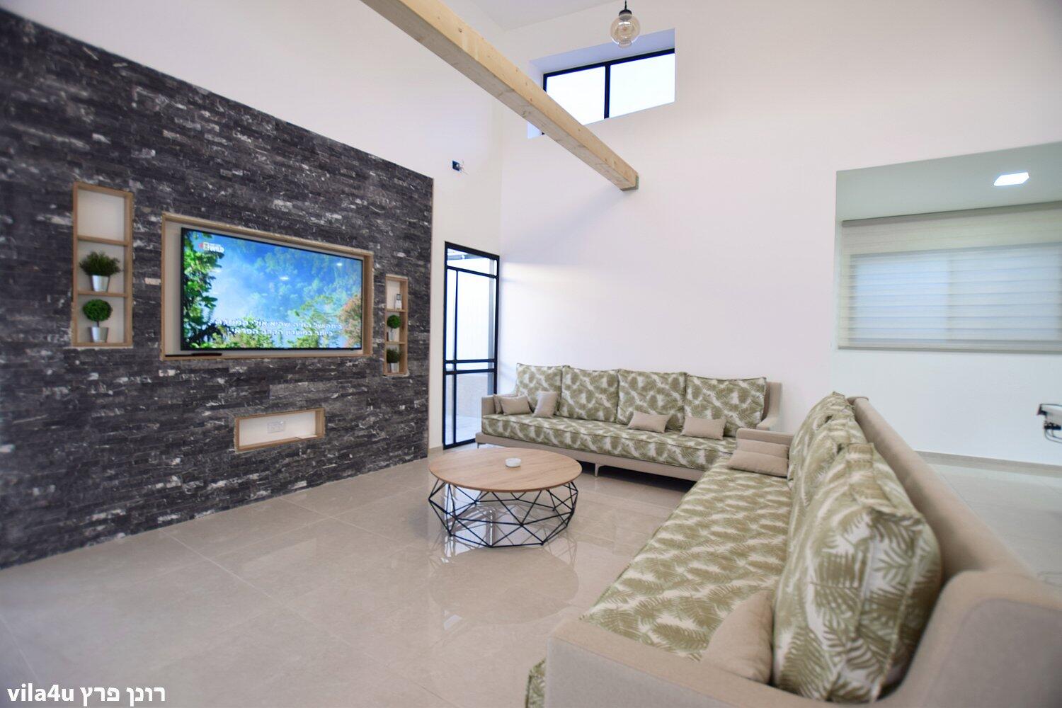 וילה גולד רויאל צפון  8  נופש - וי פור ויקיישן - V for Vacation