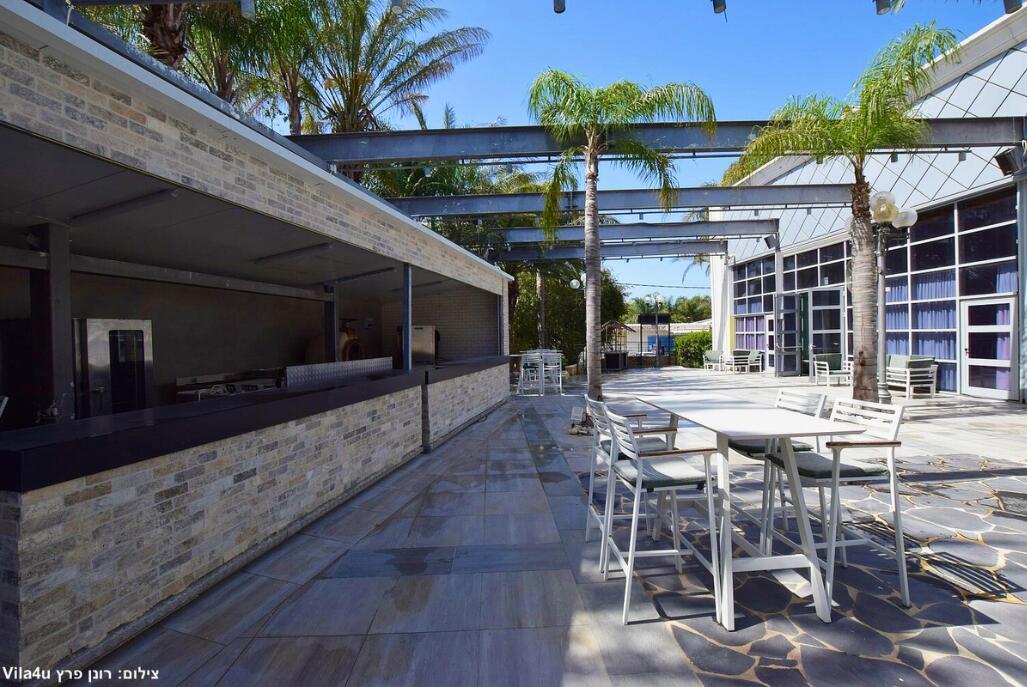 רוקה וייב מרכז  5  נופש - וי פור ויקיישן - V for Vacation