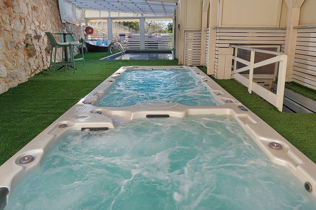 שקד באופק - וילה בוטיק צפון  26  נופש - וי פור ויקיישן - V for Vacation