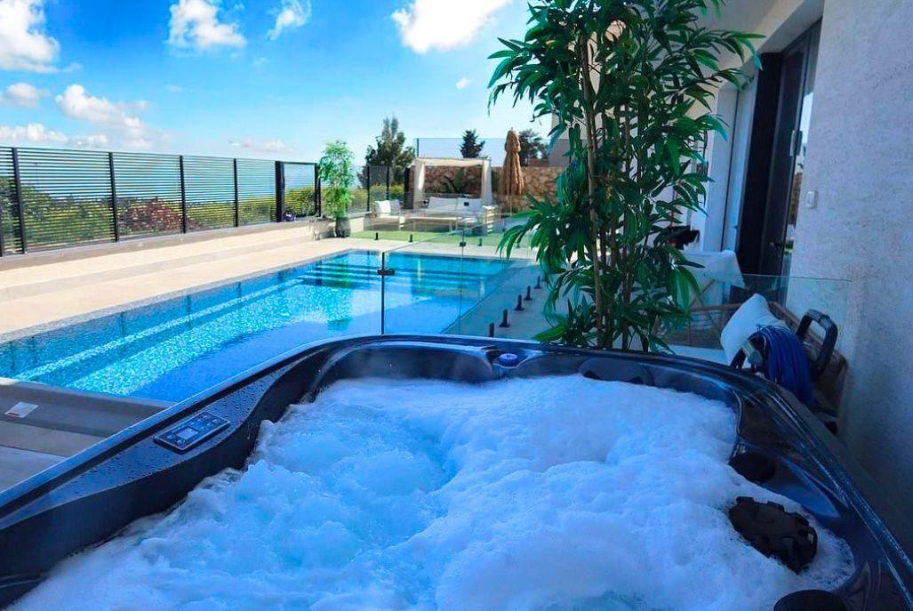 כינר סוויטות יוקרה צפון  1  נופש - וי פור ויקיישן - V for Vacation