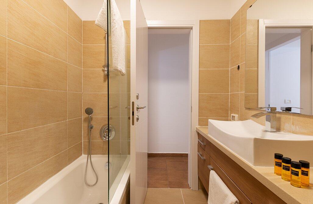 וילה על הים בראשון מרכז  13  נופש - וי פור ויקיישן - V for Vacation