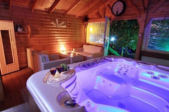 בקתות משי צפון  14  נופש - וי פור ויקיישן - V for Vacation