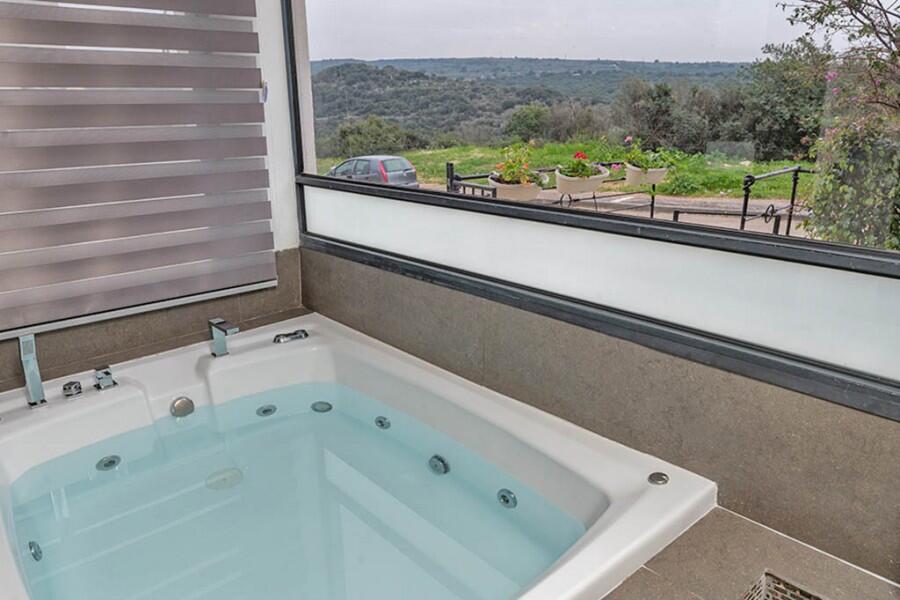 באטצי סוויטות יוקרה צפון  10  נופש - וי פור ויקיישן - V for Vacation