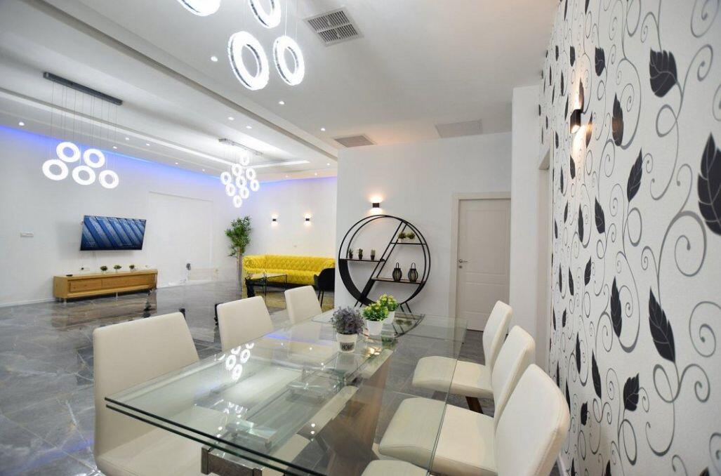 פארטי טוי מרכז  8  נופש - וי פור ויקיישן - V for Vacation