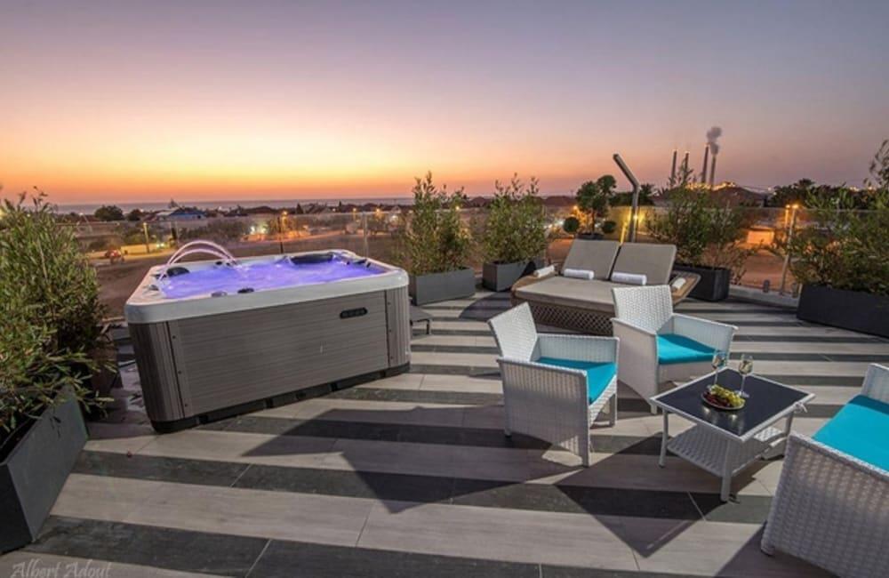 ארכיטקט ביץ האוס מרכז  39  נופש - וי פור ויקיישן - V for Vacation