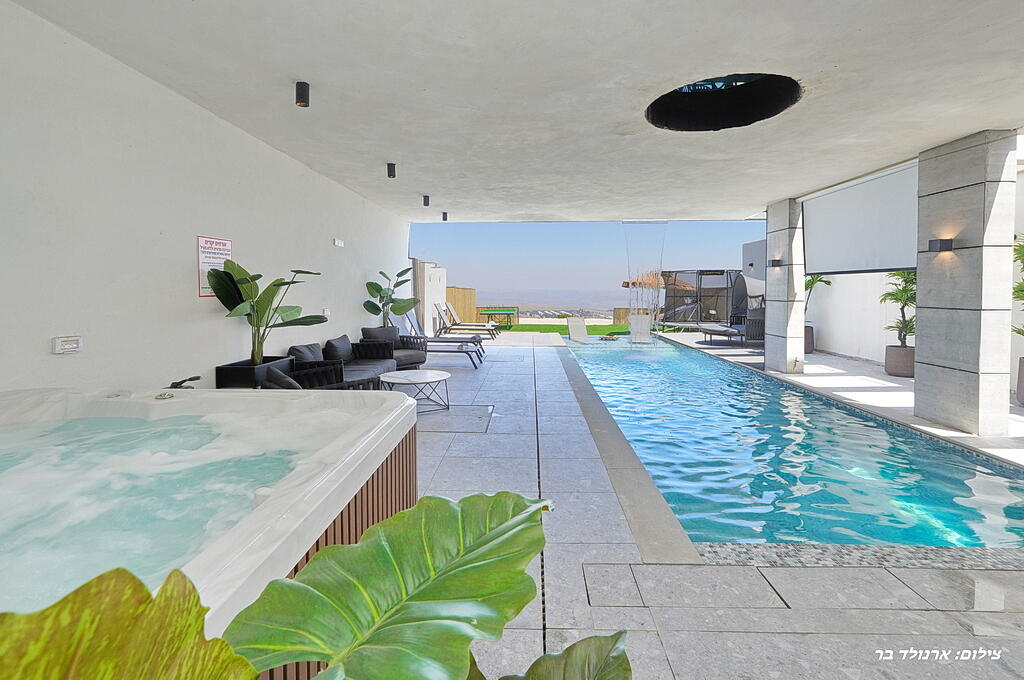 וילה סירקל – Villa Circle צפון  27  נופש - וי פור ויקיישן - V for Vacation