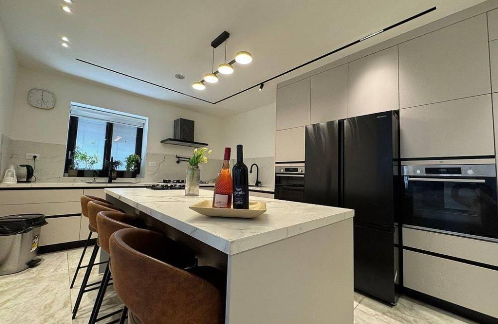 וילה רויאל ירושלים מרכז  16  נופש - וי פור ויקיישן - V for Vacation