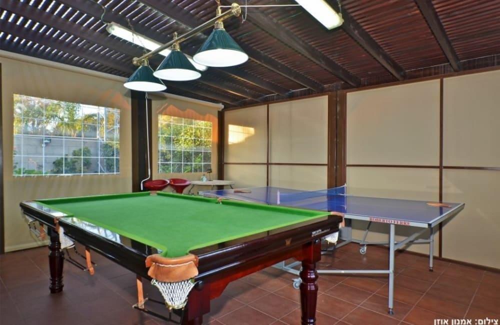 הולידיי פול צפון  18  נופש - וי פור ויקיישן - V for Vacation