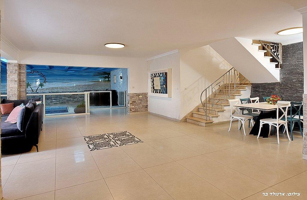 הוילה באחוזה צפון  15  נופש - וי פור ויקיישן - V for Vacation