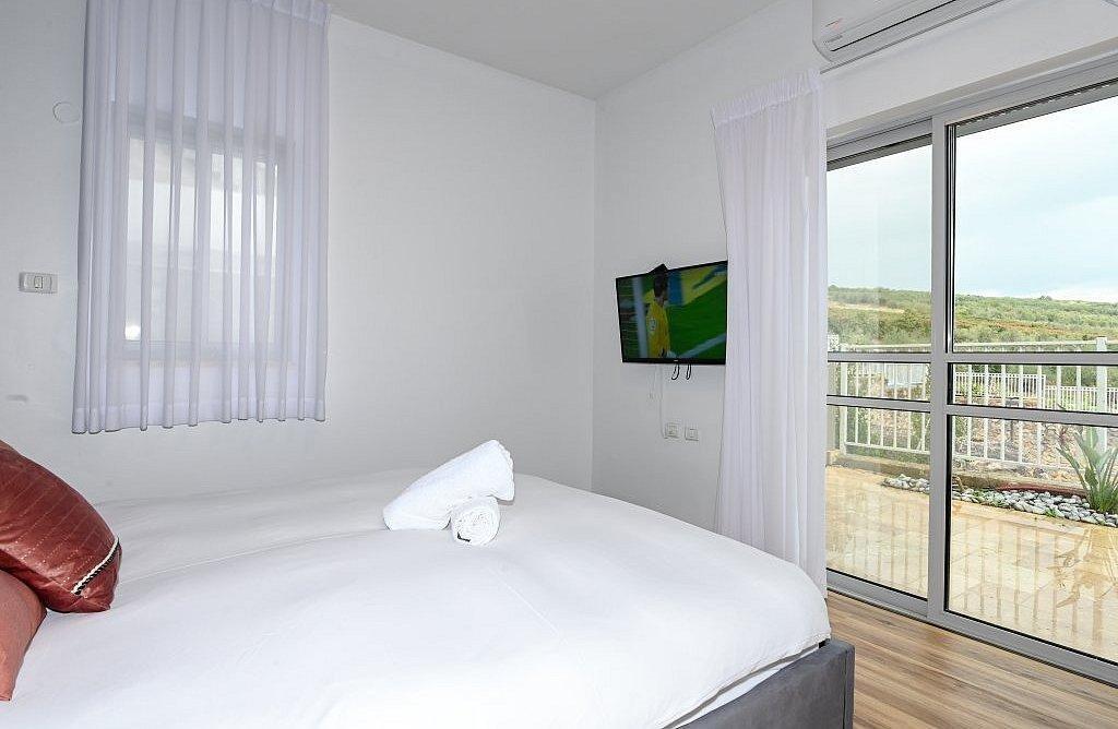 וילה ג'נסיס - Villa Genesis צפון  21  נופש - וי פור ויקיישן - V for Vacation