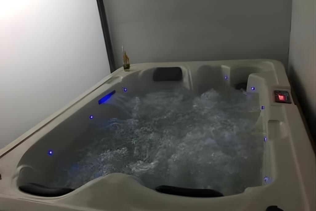 לני - צימר יוקרתי בצפון צפון  8  נופש - וי פור ויקיישן - V for Vacation