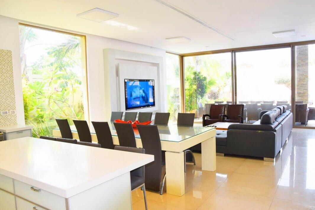 אחוזת הכוכבים מרכז  13  נופש - וי פור ויקיישן - V for Vacation