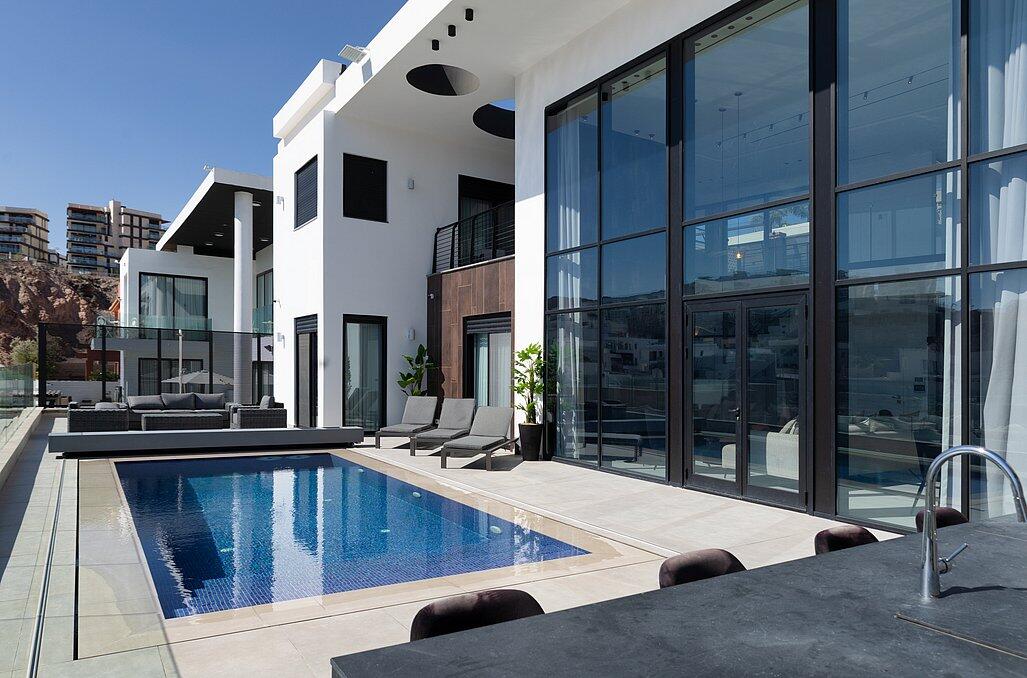 וילה ויקטוריה דרום  3  נופש - וי פור ויקיישן - V for Vacation