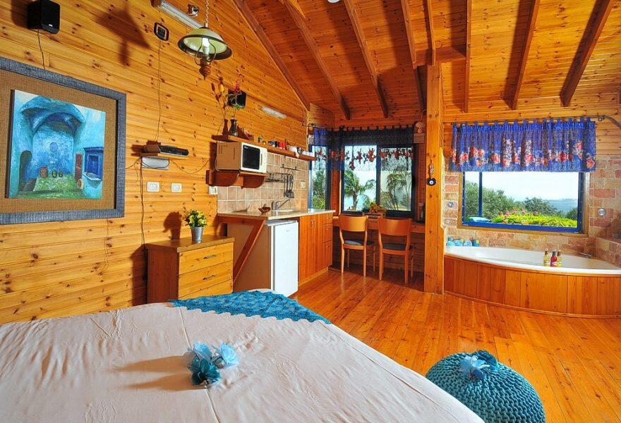 הבקתה בגולן צפון  7  נופש - וי פור ויקיישן - V for Vacation