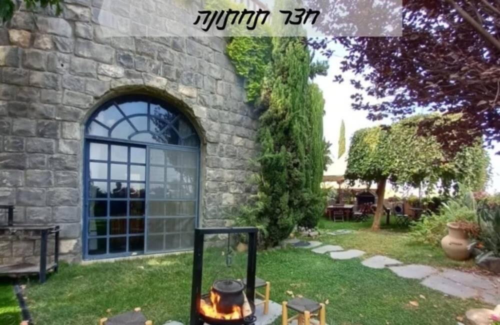 וילה בית הלוגים צפון  8  נופש - וי פור ויקיישן - V for Vacation