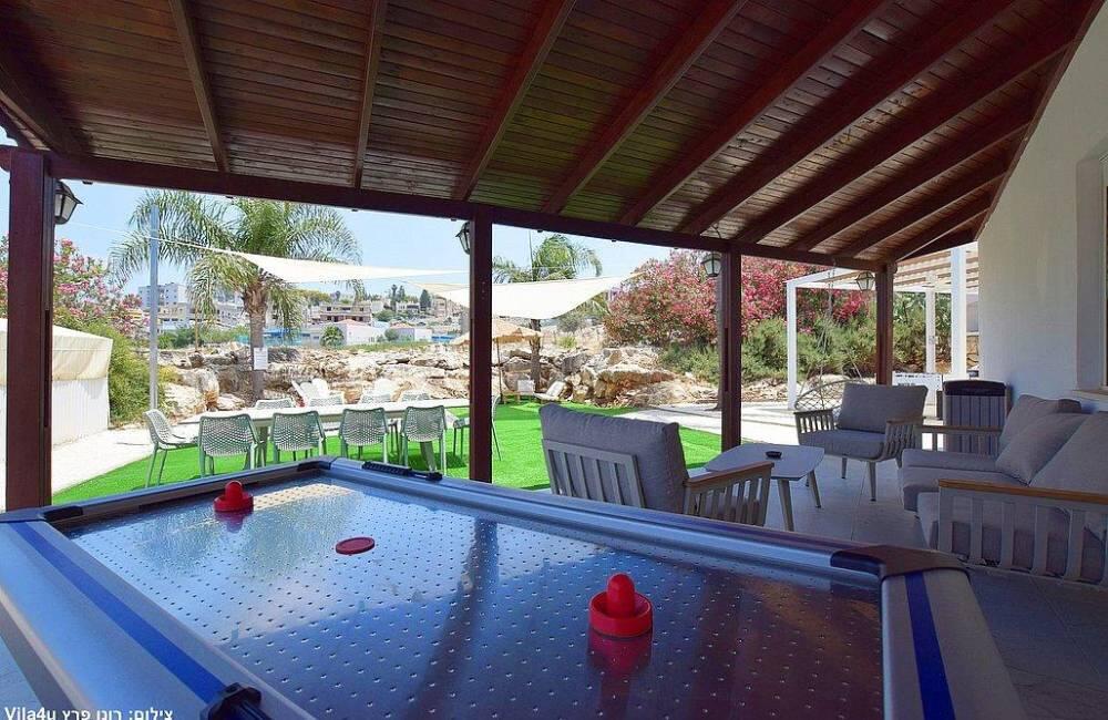 וילה ארבל 74 צפון  22  נופש - וי פור ויקיישן - V for Vacation